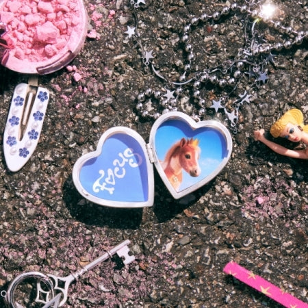 [PRE-ORDER] Hearts2Hearts - FOCUS [1st Mini Album - Heart Locket Ver.]